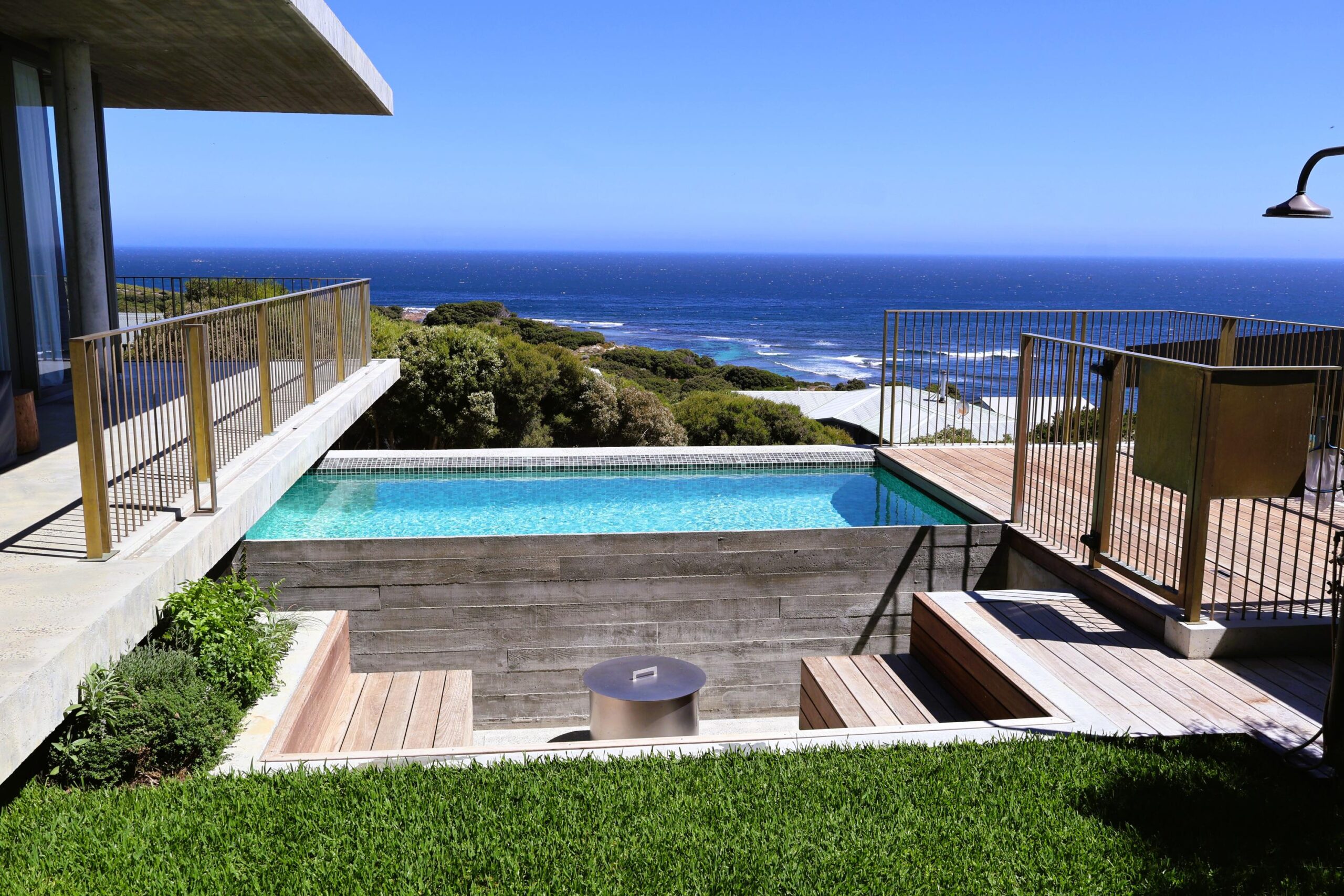 Zamunda Holiday Home pool with ocean views